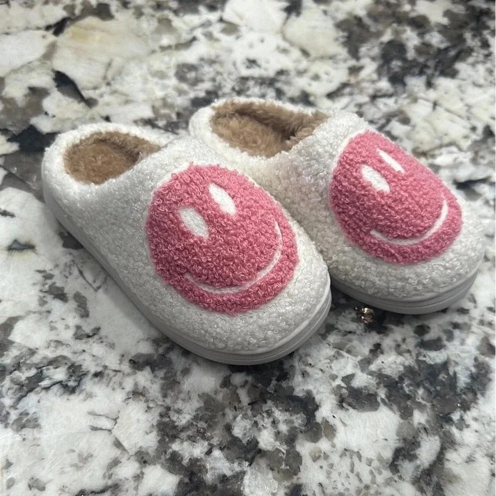 Smiley Face Slippers Toddler 9.5-10 White Pink‎ Fuzzy Slides NEW